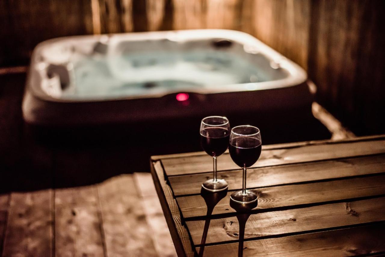 Black Bull Retreat, Barmston With Private Hot Tubs Driffield Exterior foto